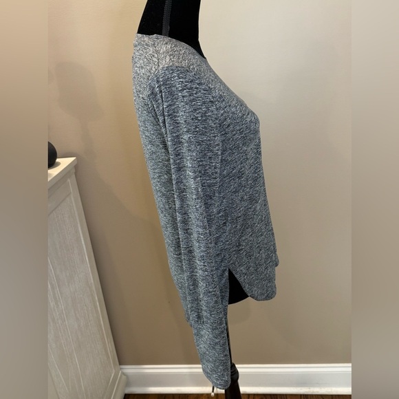 Women’s ATHLETA Uptempo long sleeve top- Heather grey. Size Small - Picture 4 of 8